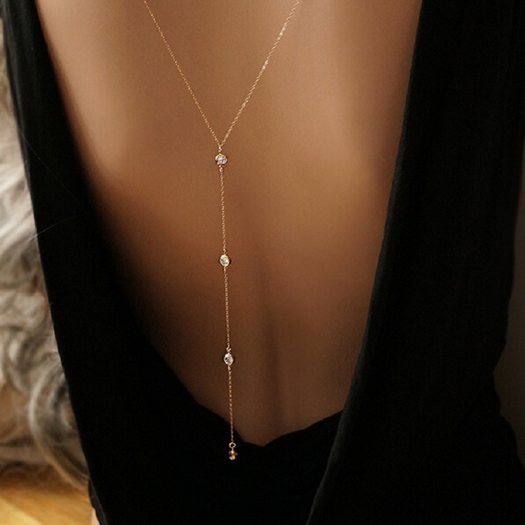 Collier chaîne arrière en stra - Event Suppliers avis et prix